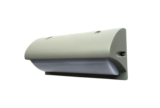 চীন Waterproof LED Toilet Light IP65 3000K 20W External LED Corner Bulkhead Light সরবরাহকারী